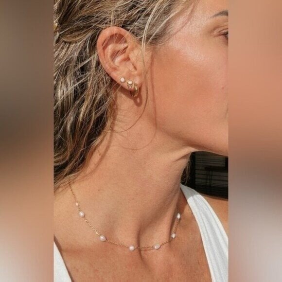 Huggies Gold Chunky huggie earrings Non-tarnish gold Waterproof EVERYDAY Earring - Picture 6 of 12